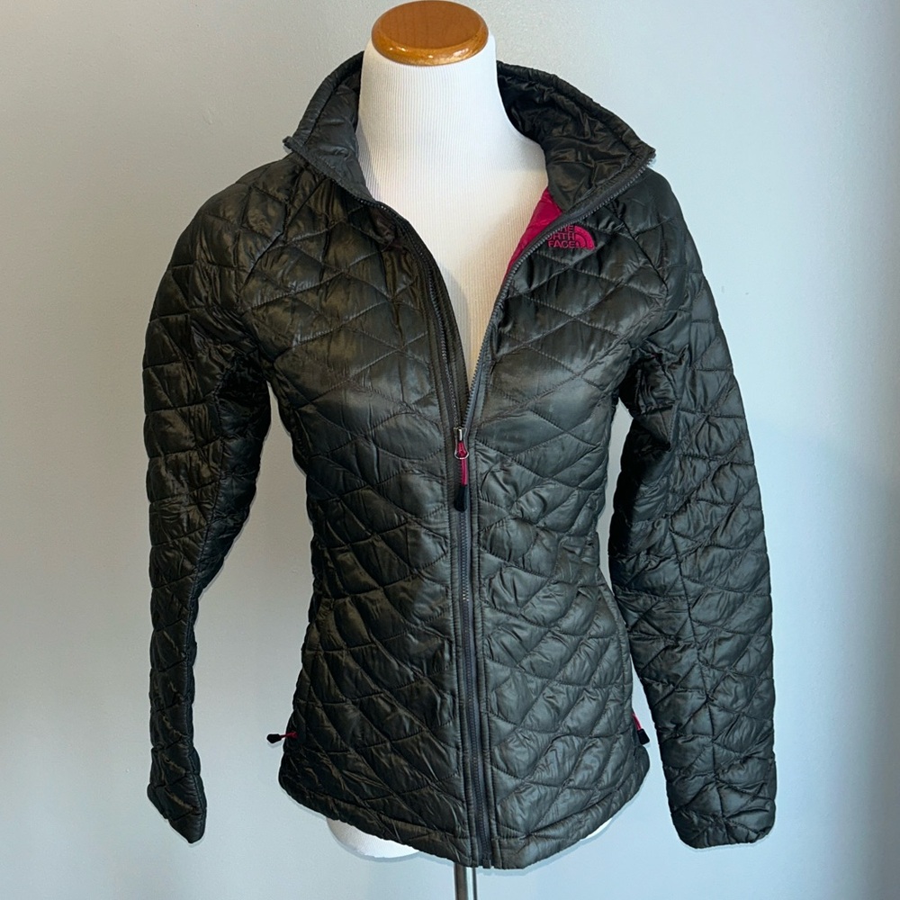 The North Face Quilted Lightweight Jacket Gray / Fuchsia EUC S/P